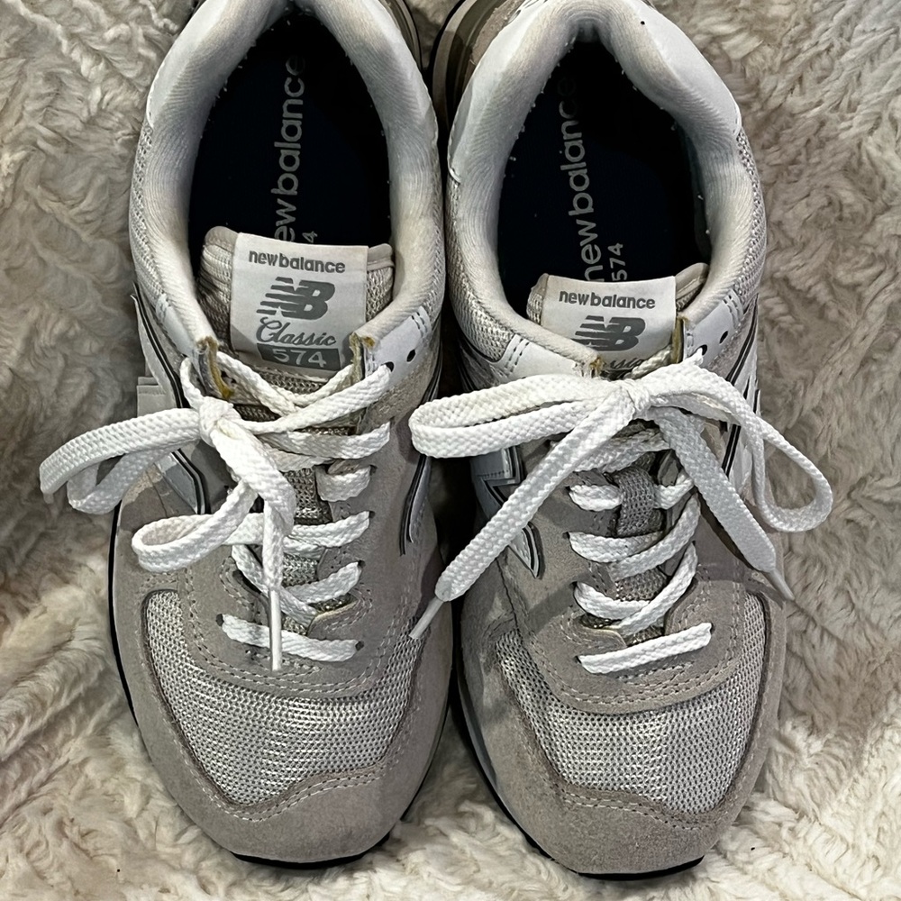 New Balance 574  Light Gray and White Sneakers size 8 - Picture 5 of 10